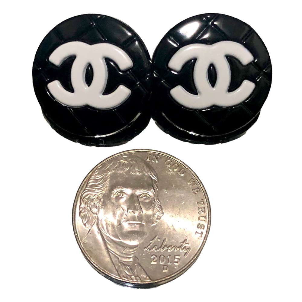 Vintage Chanel set of 2 buttons - Picture 3 of 6